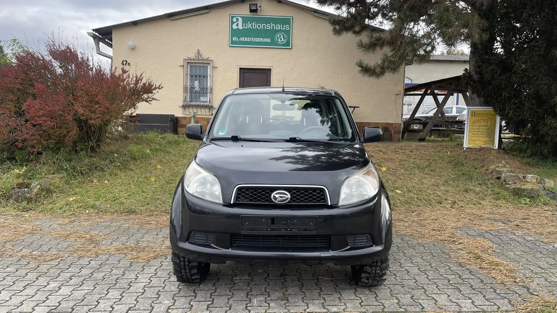 Daihatsu Terios 4WD - HU/AU 10.2027, AHK, Stollenreifen - Schwarz - 2