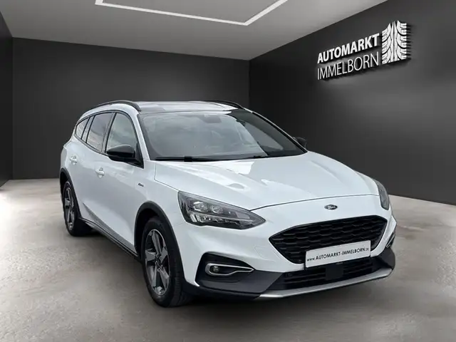 Ford Focus view 2