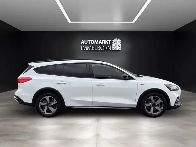 Ford Focus view 11