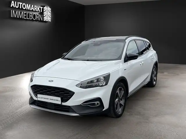 Ford Focus view 3