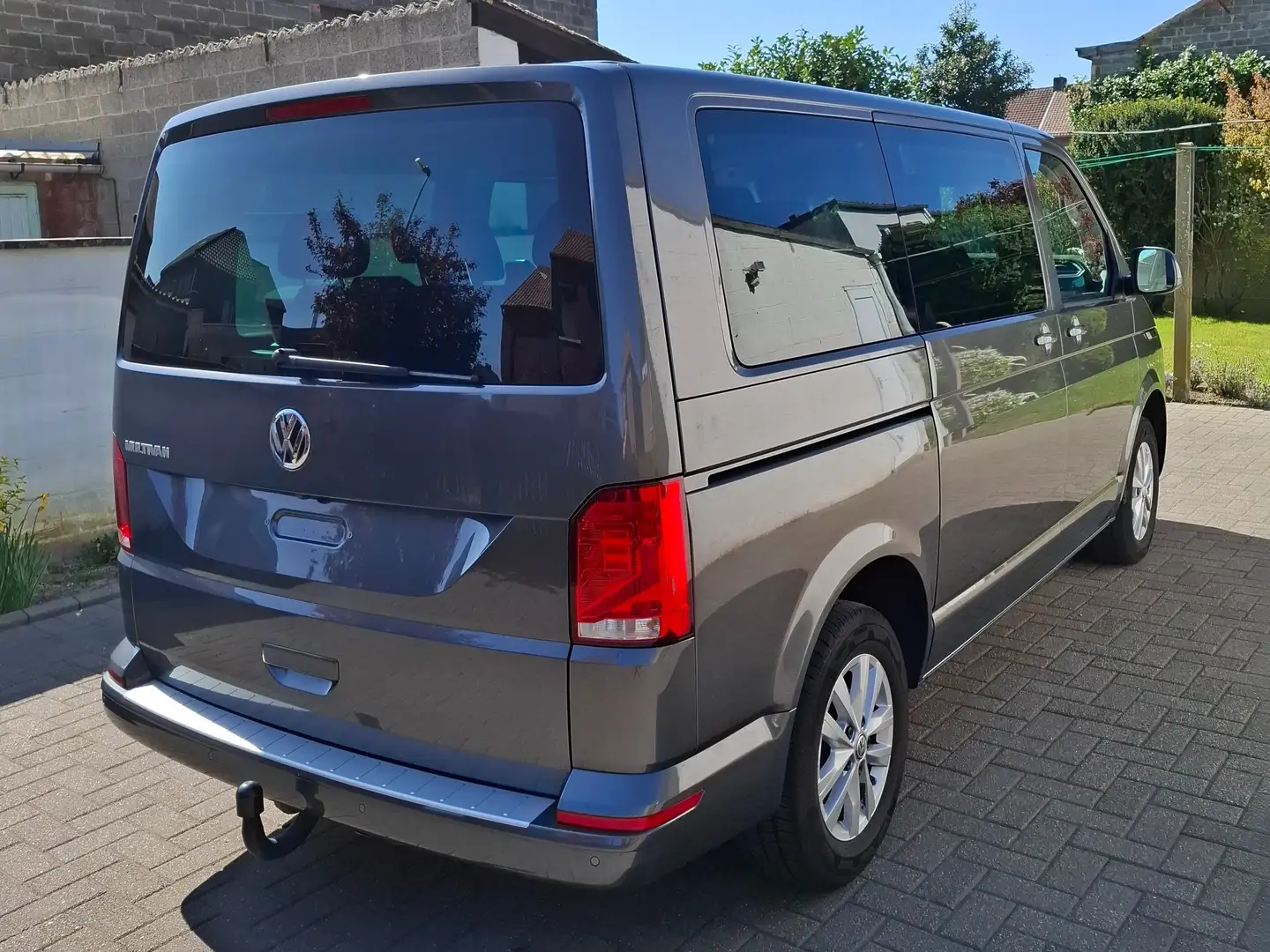 Volkswagen T6.1 Multivan DSG Comfortline trekhaak camera Navi ACC Klima Grijs - 1