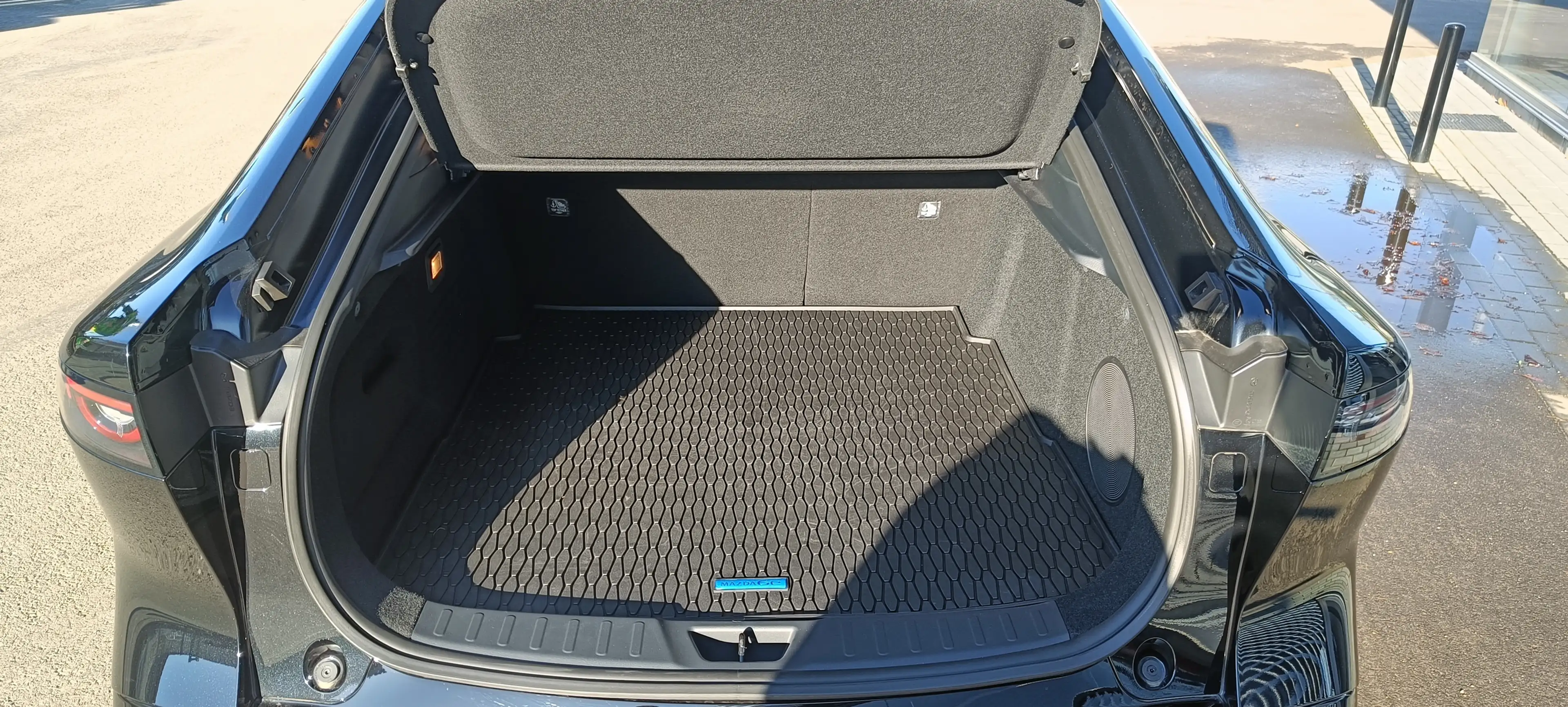 Mazda 6e 6e 68.8 kWh Takumi Plus — photo 5