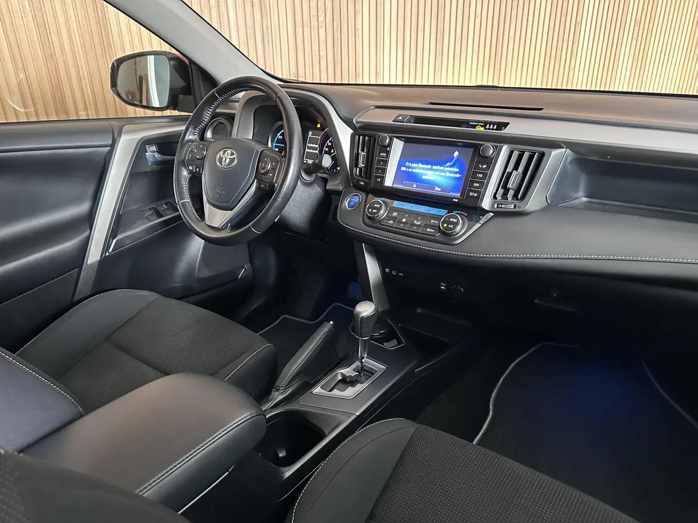 Toyota RAV 4 2.5 Hybrid AWD Style Trekhaak | Keyless | Camera | Rouge - 2