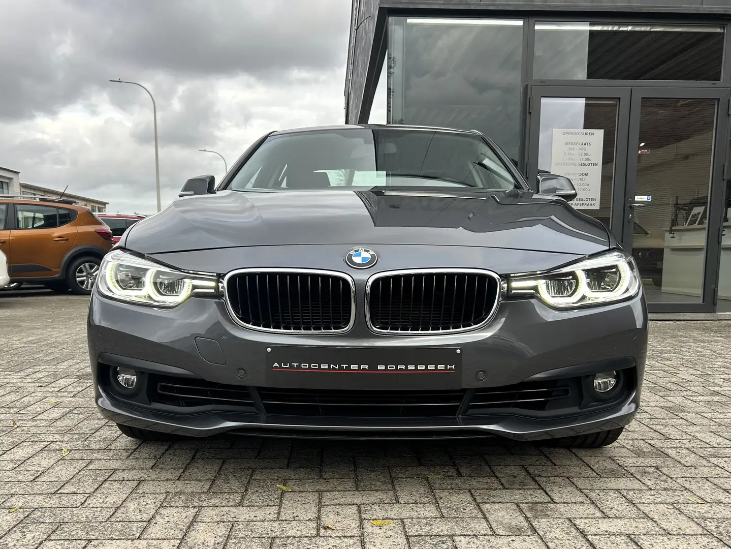 BMW 318 i AUTOMAAT Gris - 2