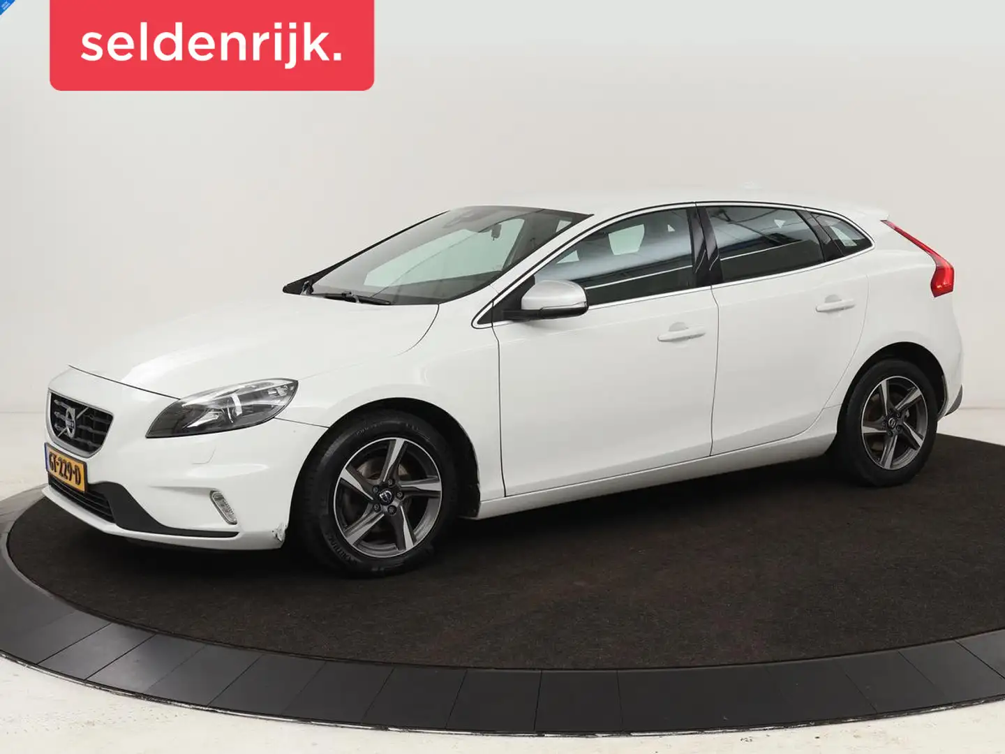 Volvo V40 2.0 D2 R-Design | Stoelverwarming | Trekhaak | Xen Blanco - 1