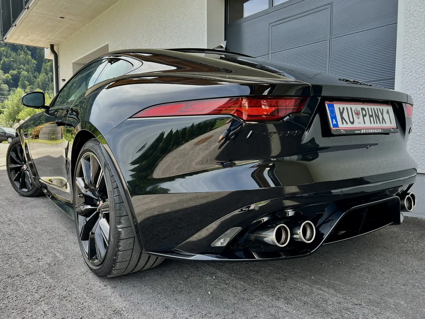 Jaguar F-Type Coupe 5,0 V8 SVR AWD Aut. - 2