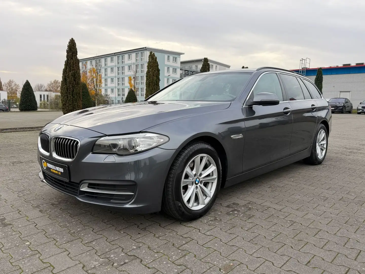 BMW 525 D AUTOMATIK/LEDER/KAMERA/PANO/HUD/AHK/S-HEFT Grau - 1