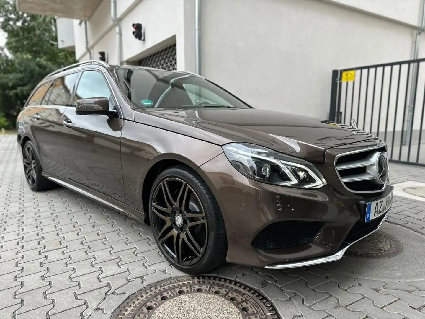 Mercedes-Benz E 500 E-Klasse T-Modell T 7G-TRONIC Avantgarde Brown - 1