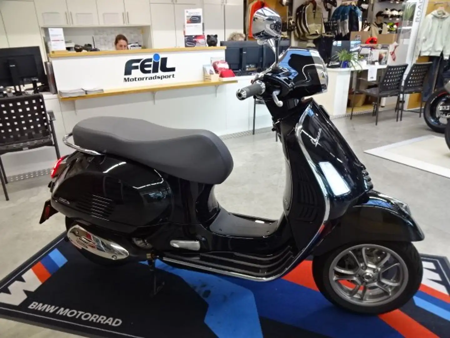 Vespa GTS 300 Neuwertig Negro - 1