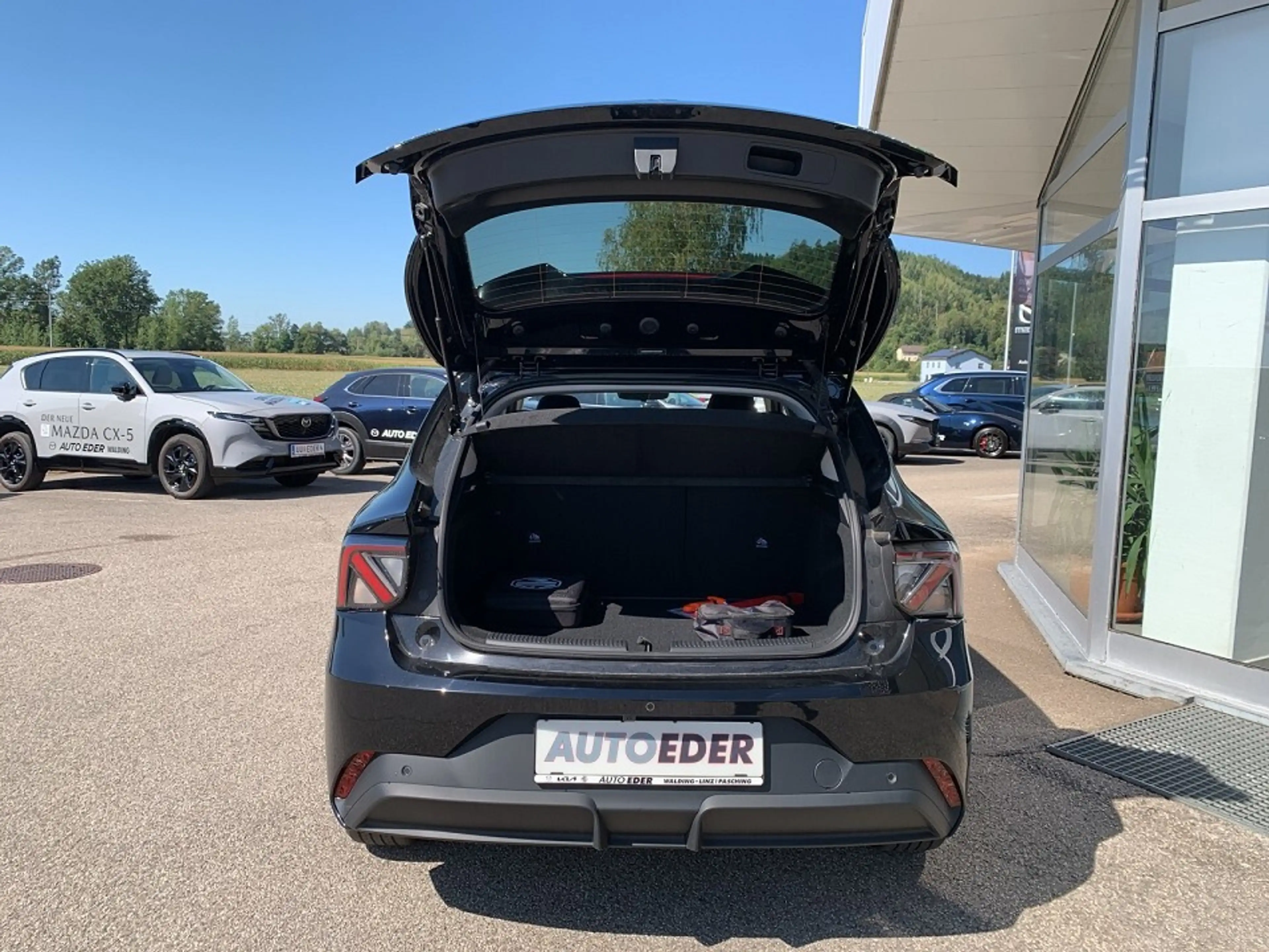 MG MG4 EV Urban 54 kWh Luxury — photo 10