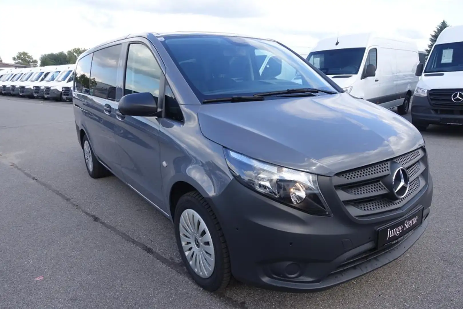 Mercedes-Benz Vito 116 CDI Tourer 4x4 lang 9-Sitzer 2xKlima Grau - 2