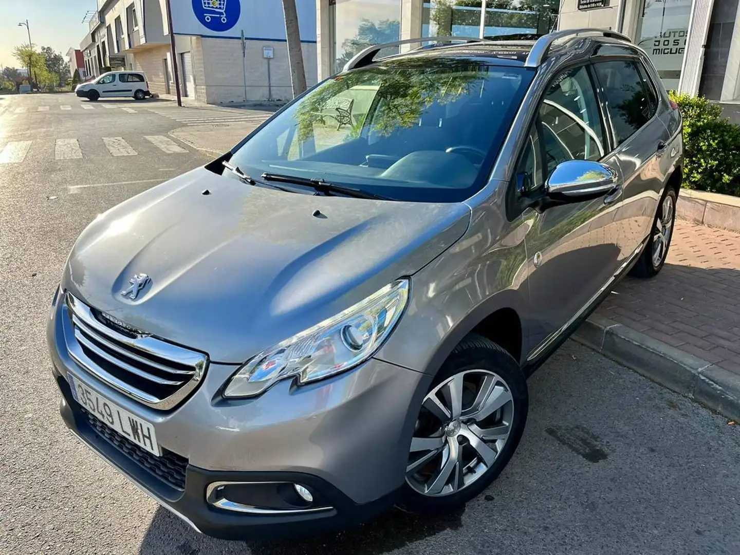Peugeot 2008 1.2 PureTech S&S Crossway 110 Gris - 2
