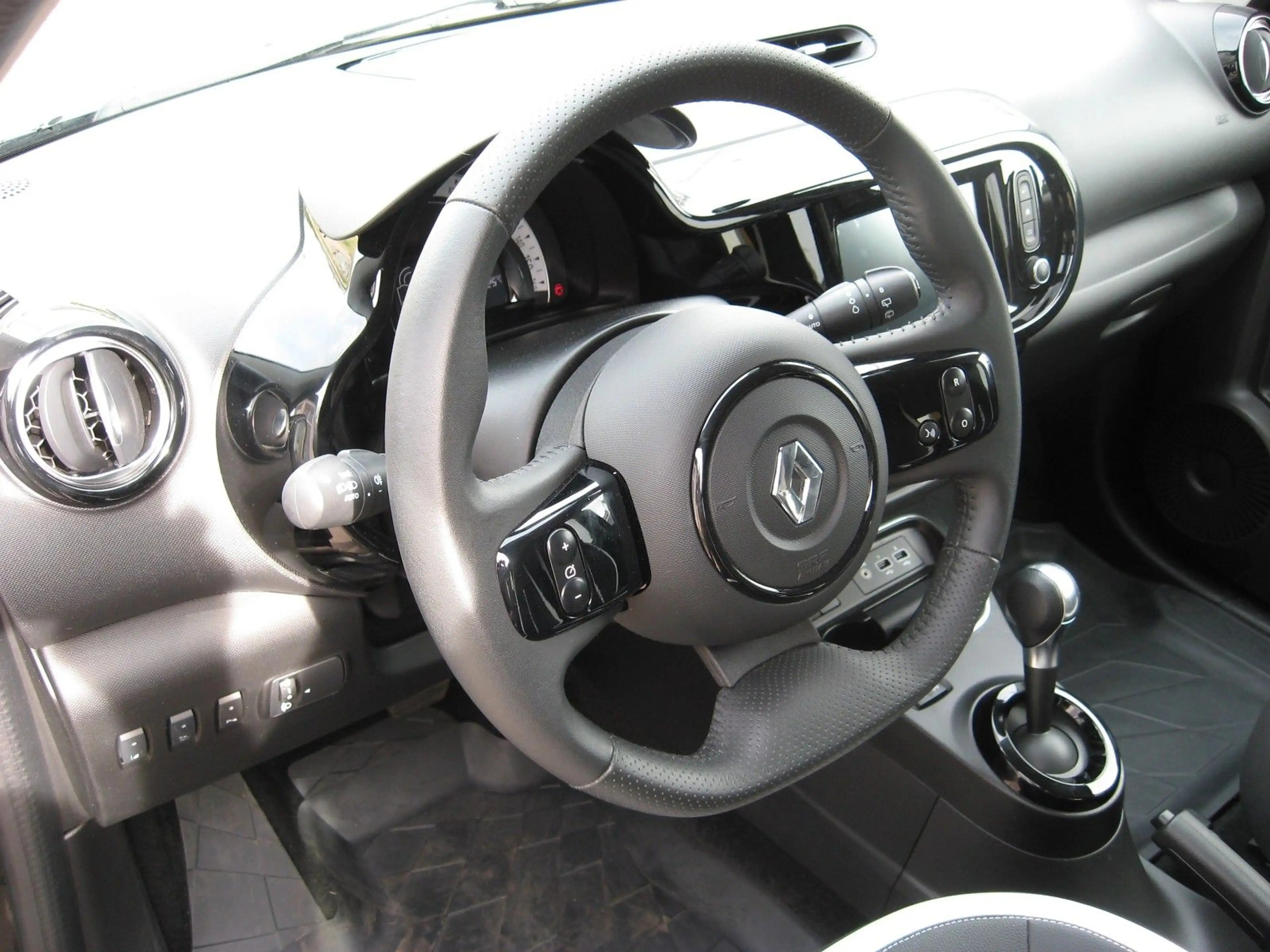 Renault Twingo Urban Night Electric --Wenig Kilometer-- — photo 11