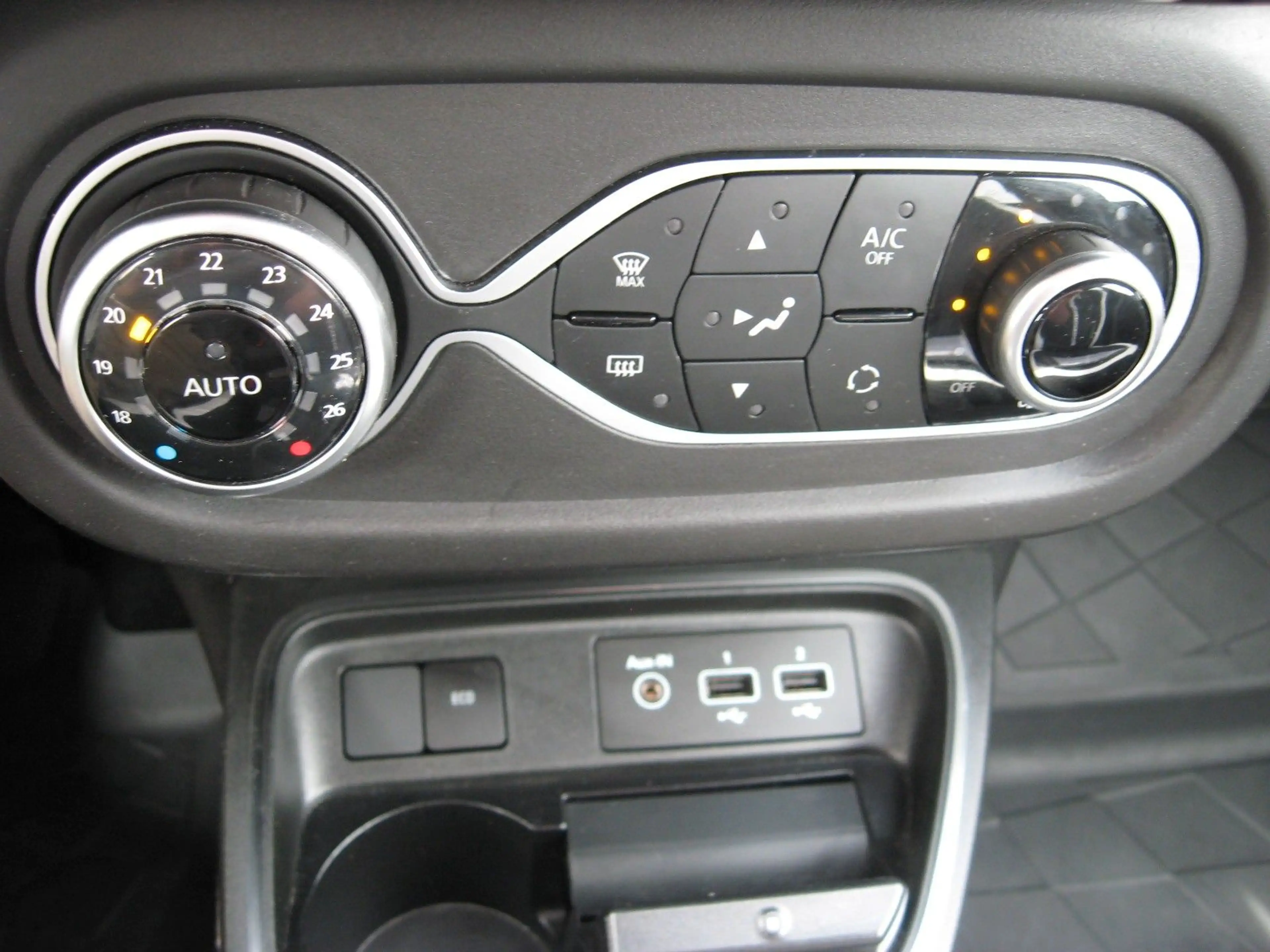 Renault Twingo Urban Night Electric --Wenig Kilometer-- — photo 13