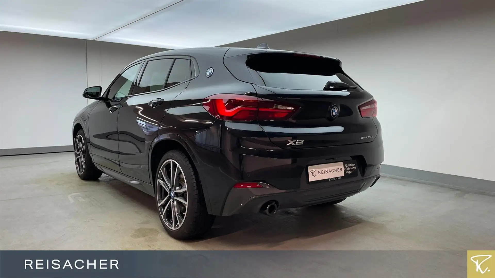 BMW X2 xDrive25e A M-Sport,M-Sport,Pano,Leder,Autom Schwarz - 2