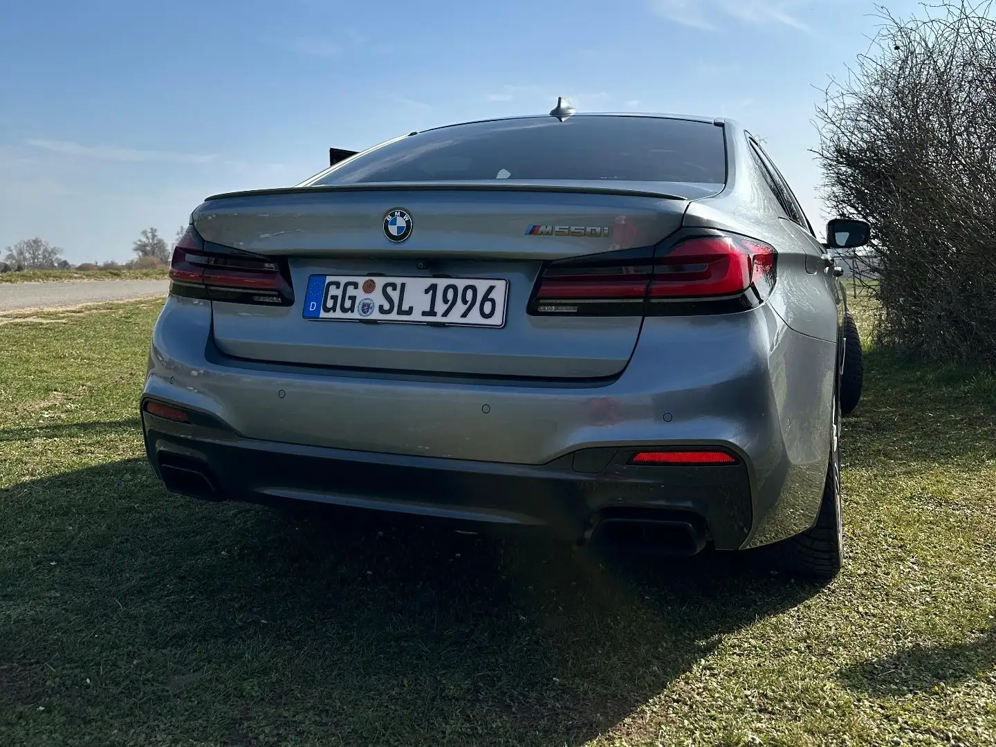 BMW M550 M550i xDrive Aut. Gri - 2