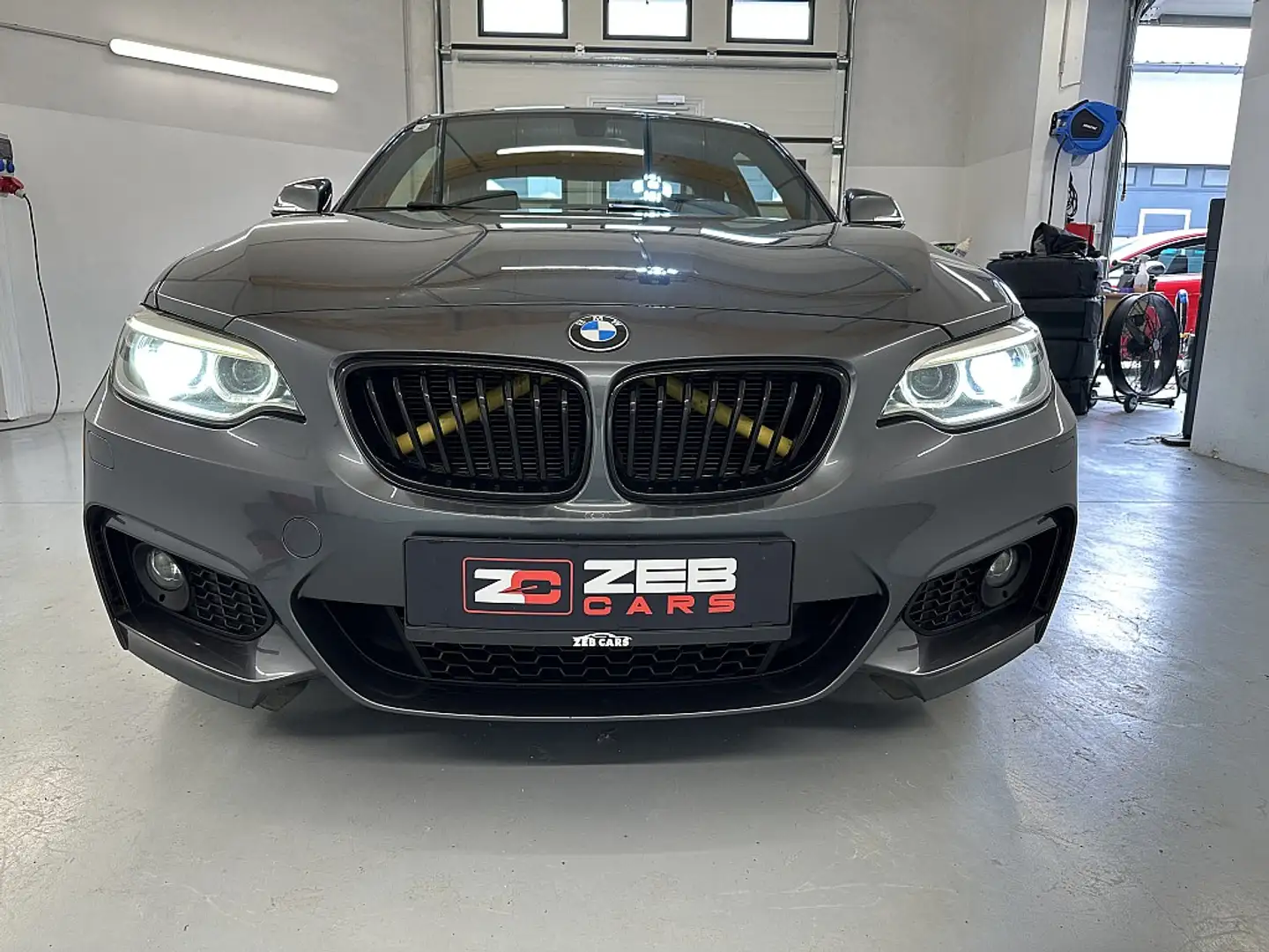 BMW 220 d Coupé M-Paket Grau - 2