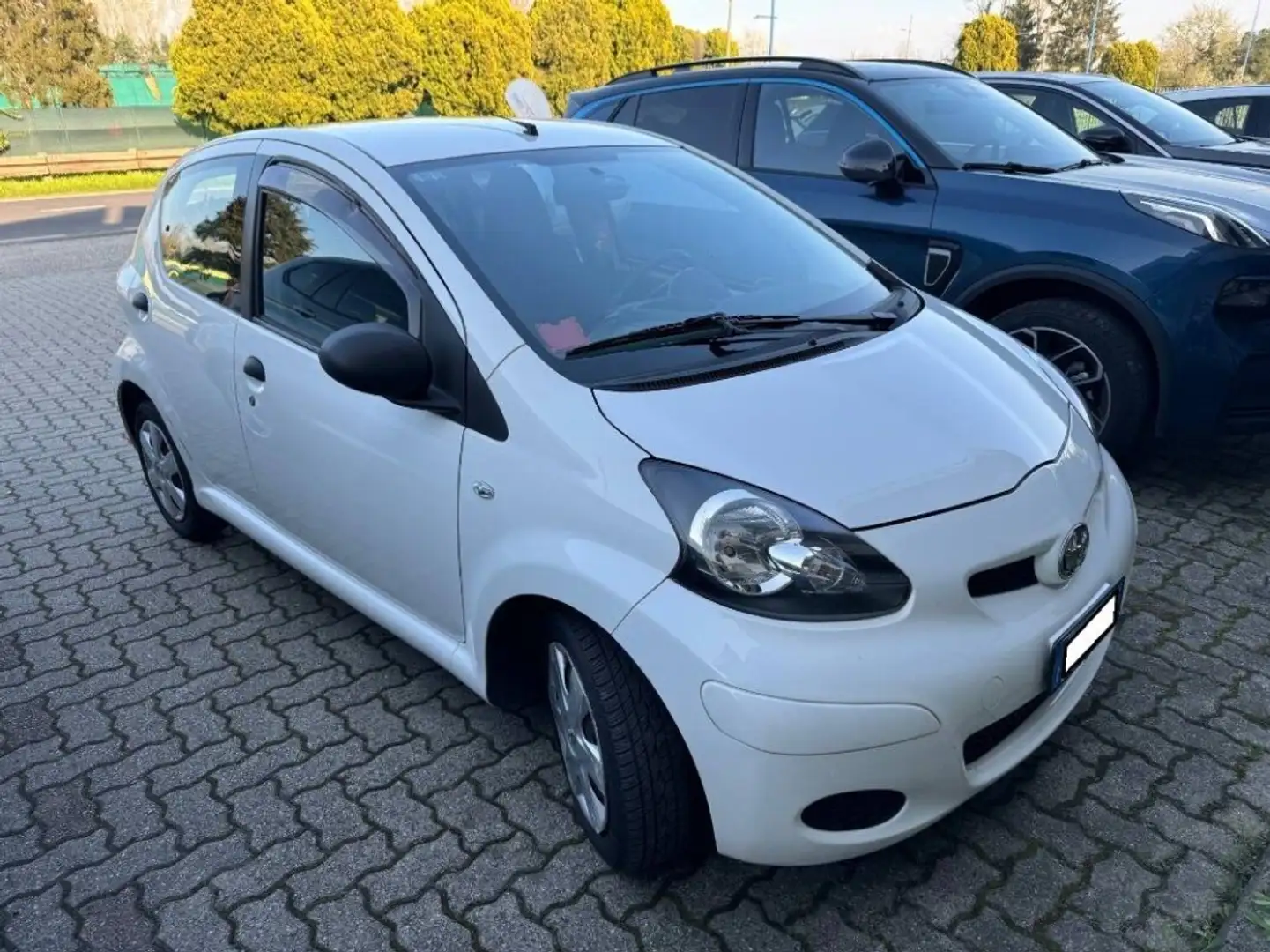Toyota Aygo 1.0 Now Connect 5p Weiß - 1