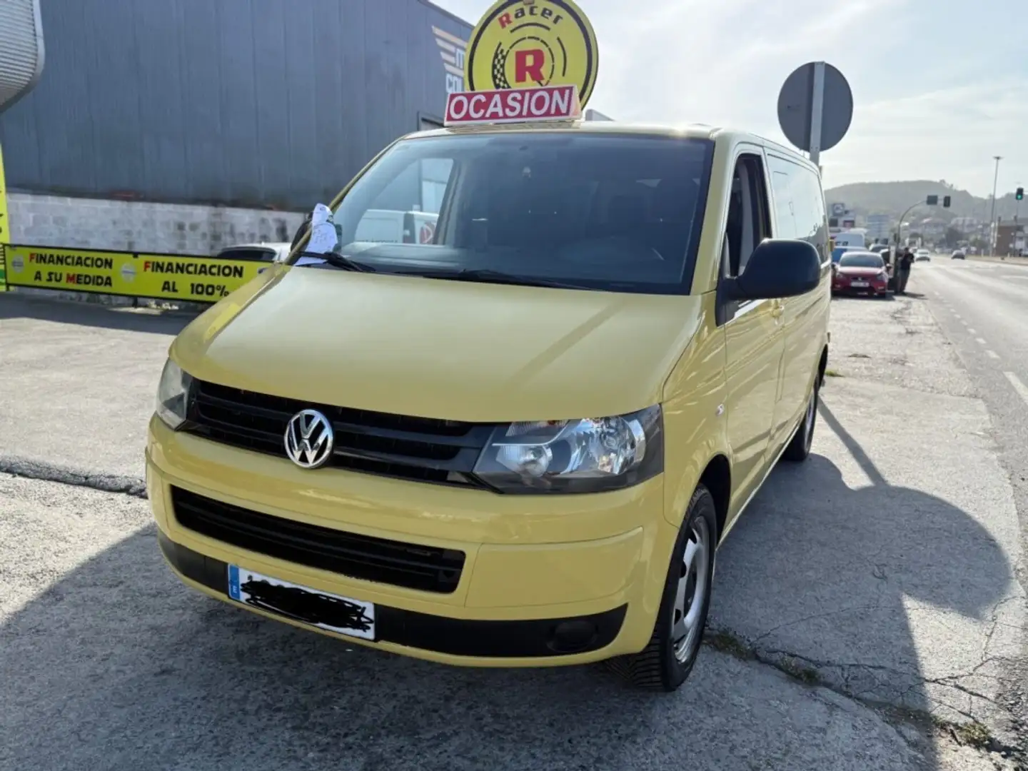 Volkswagen Transporter Kombi PRO 2.0TDI BMT Largo Techo Alto Amarillo - 1