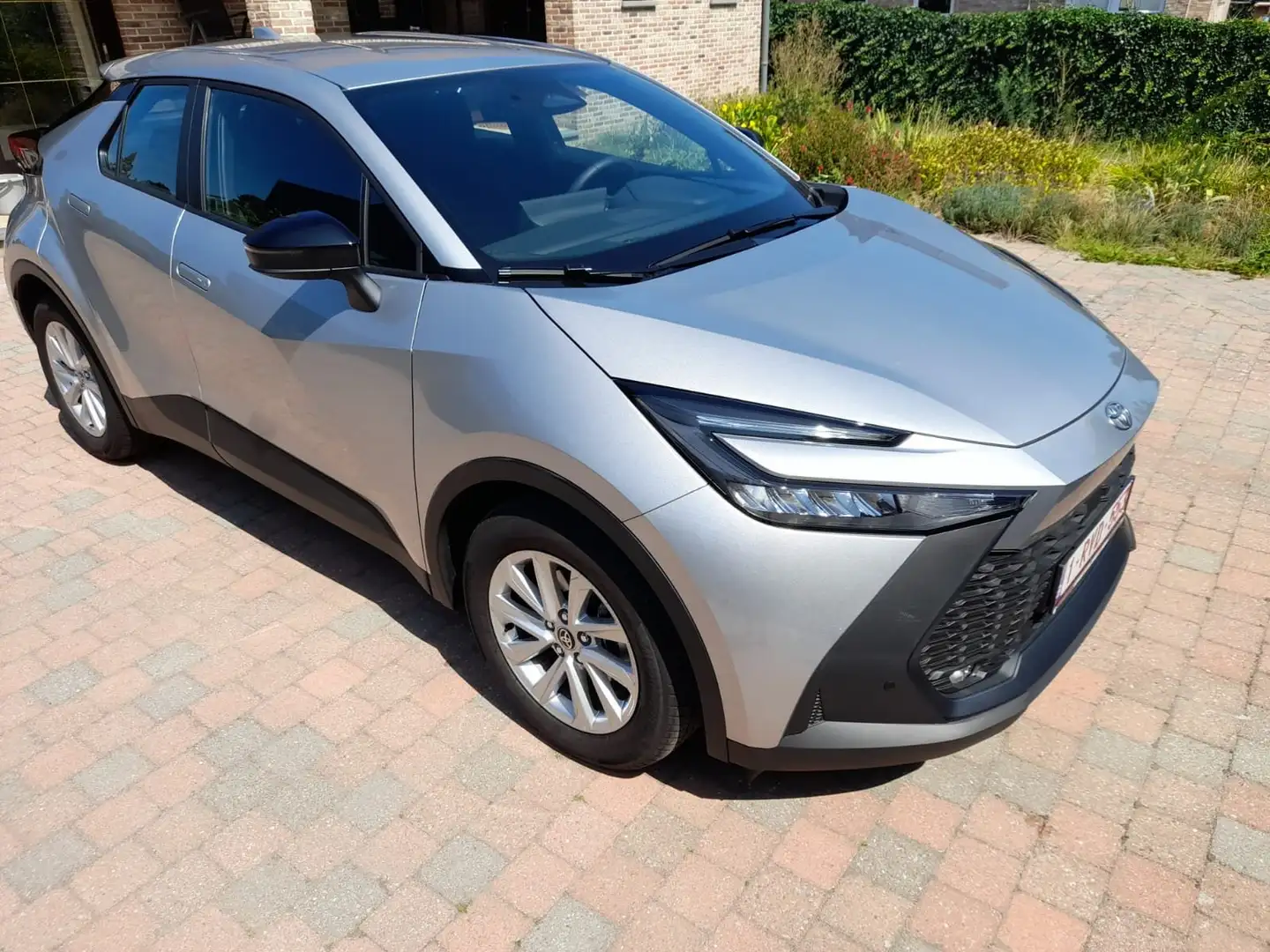 Toyota C-HR C-HR 1.8 Hybrid - 5 d. 1.8L CVT  Dynamic LHD Zilver - 1