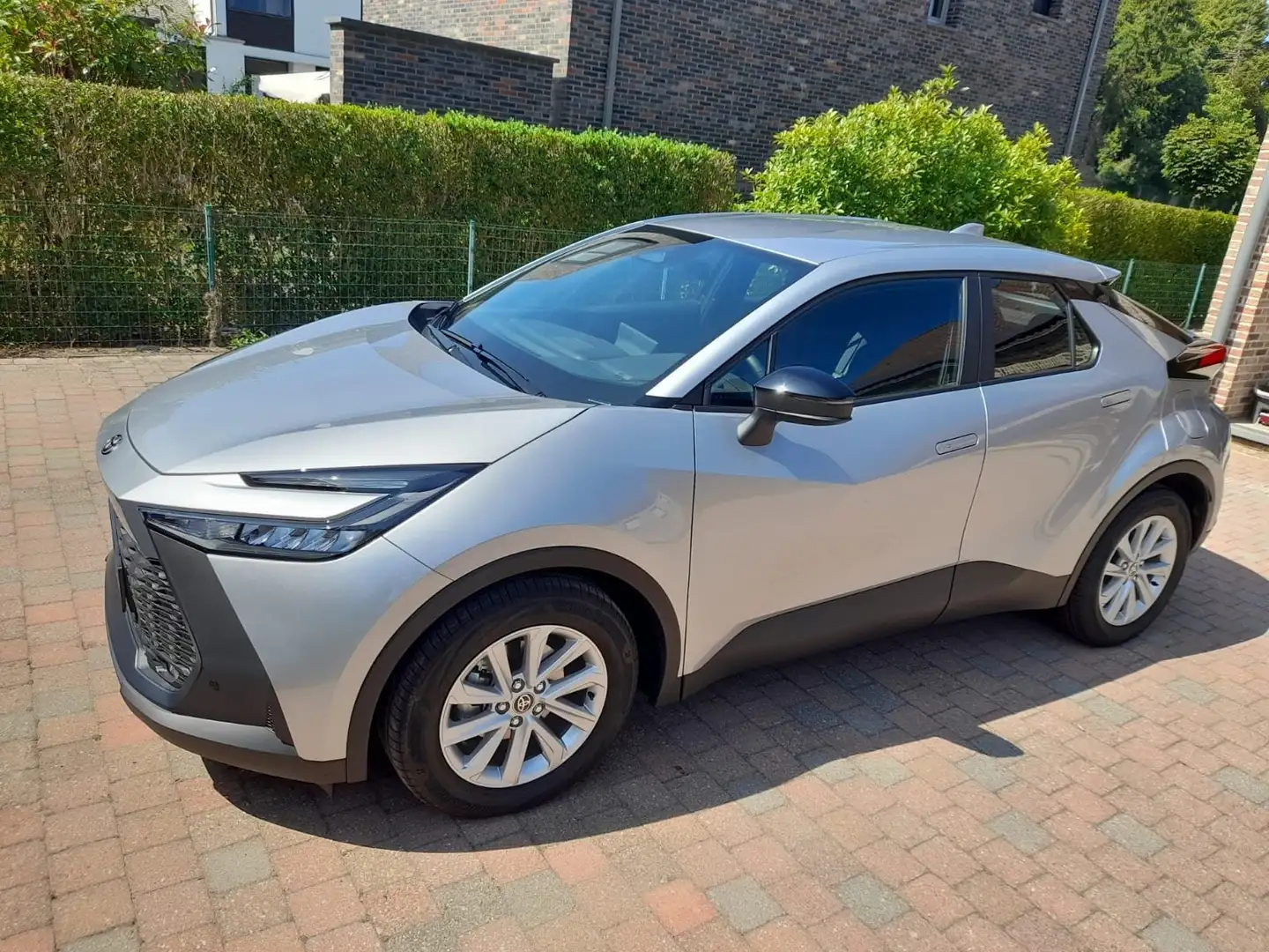 Toyota C-HR C-HR 1.8 Hybrid - 5 d. 1.8L CVT  Dynamic LHD Zilver - 2