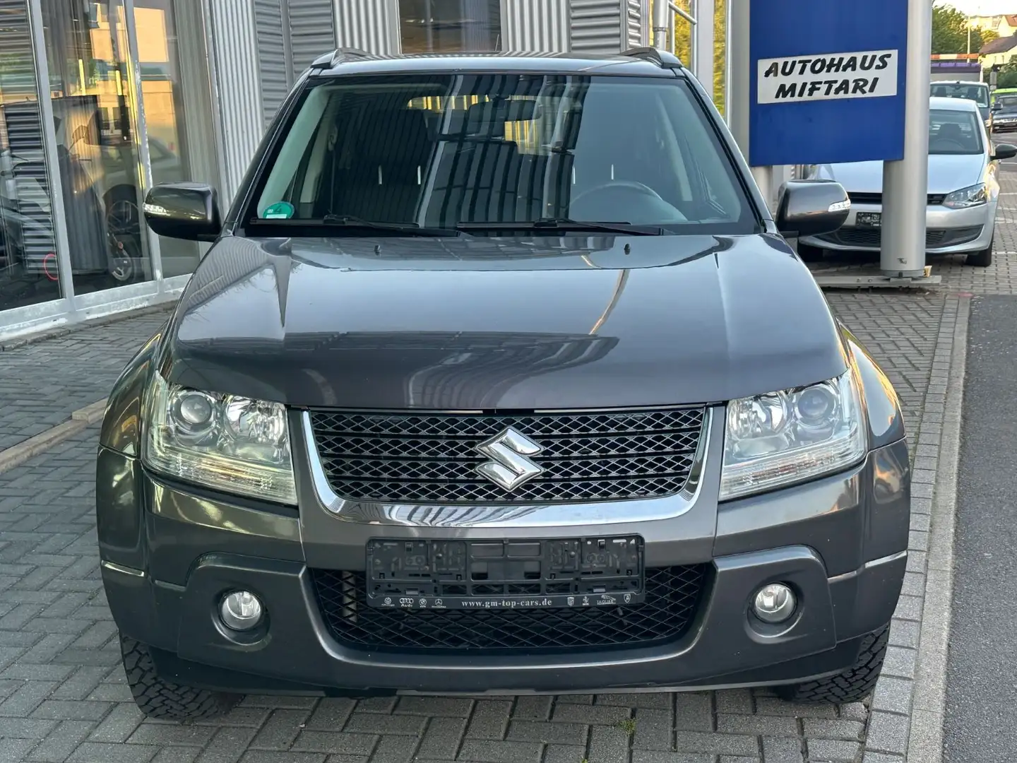 Suzuki Grand Vitara 2.4 VVT Comfort Klima SHZ PDC AHK Grau - 2