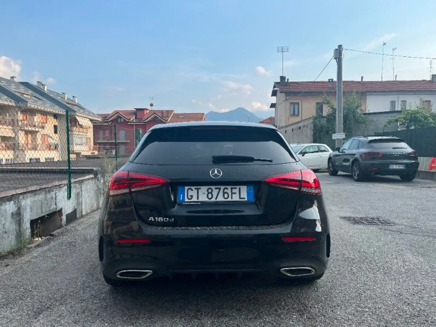 Mercedes-Benz A 180 A 180 d Automatic Premium Zwart - 2