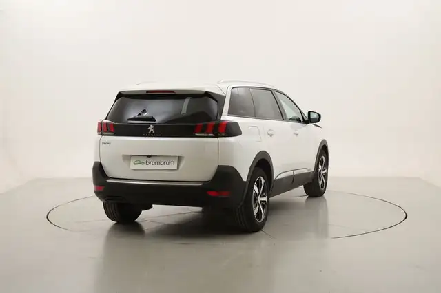 Peugeot 5008 view 5