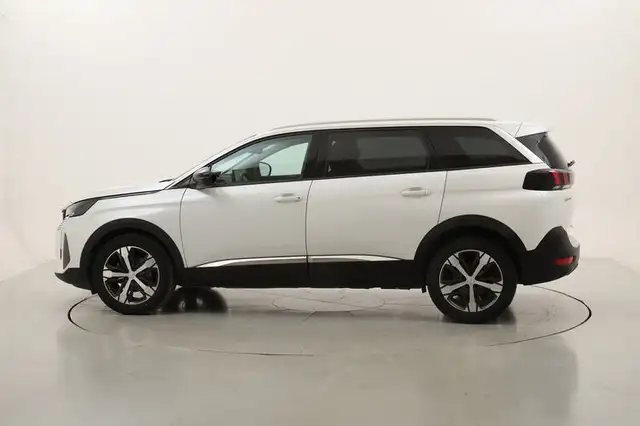 Peugeot 5008 view 2