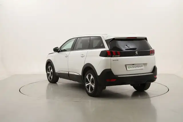 Peugeot 5008 view 3
