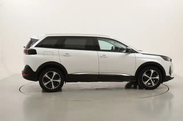 Peugeot 5008 view 6