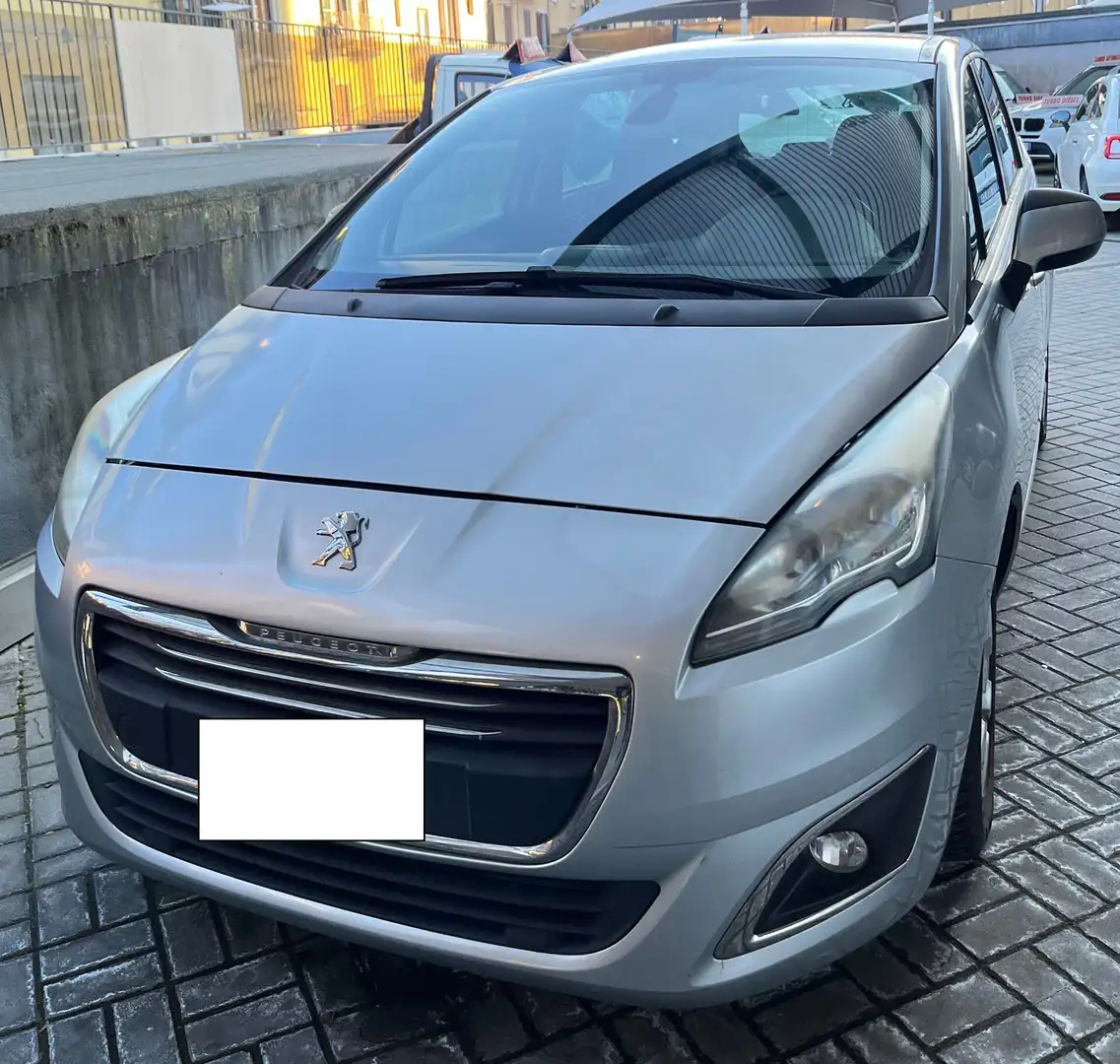 Peugeot 5008 5008 1.6 HDi 115CV Business Grau - 1