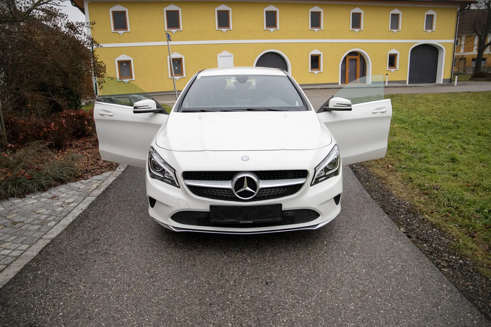 Mercedes-Benz CLA 180 - 1