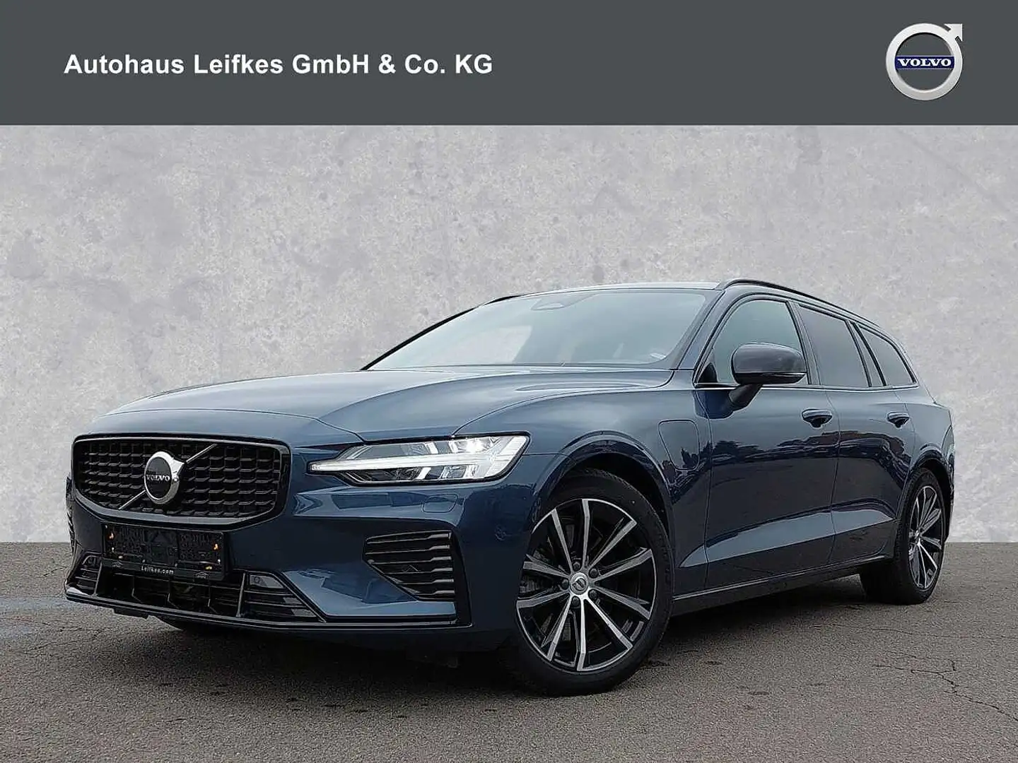 Volvo V60 Plug-In-Hybrid T8 AWD Recharge Ultimate Dark Bleu - 1