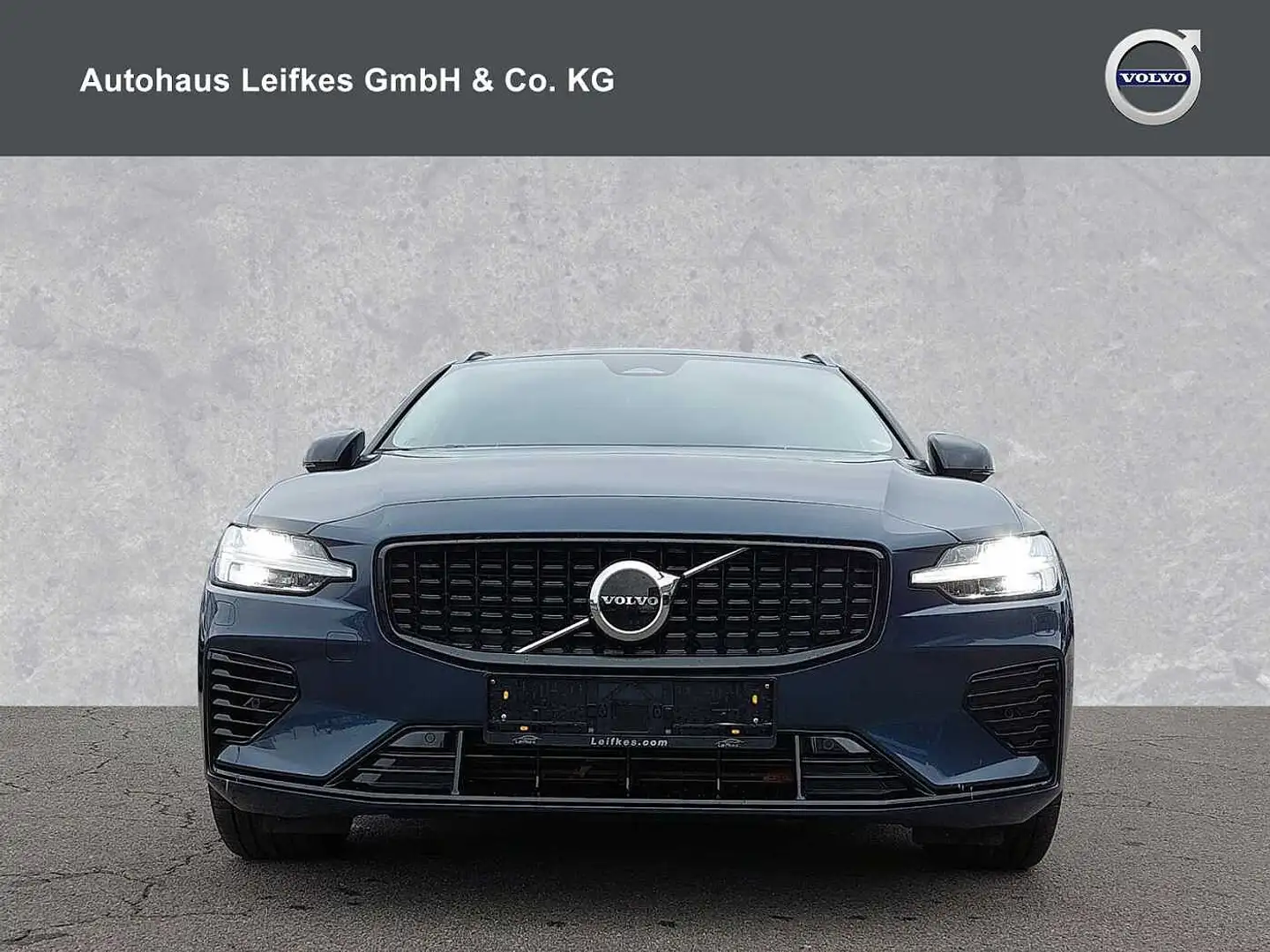 Volvo V60 Plug-In-Hybrid T8 AWD Recharge Ultimate Dark Bleu - 2