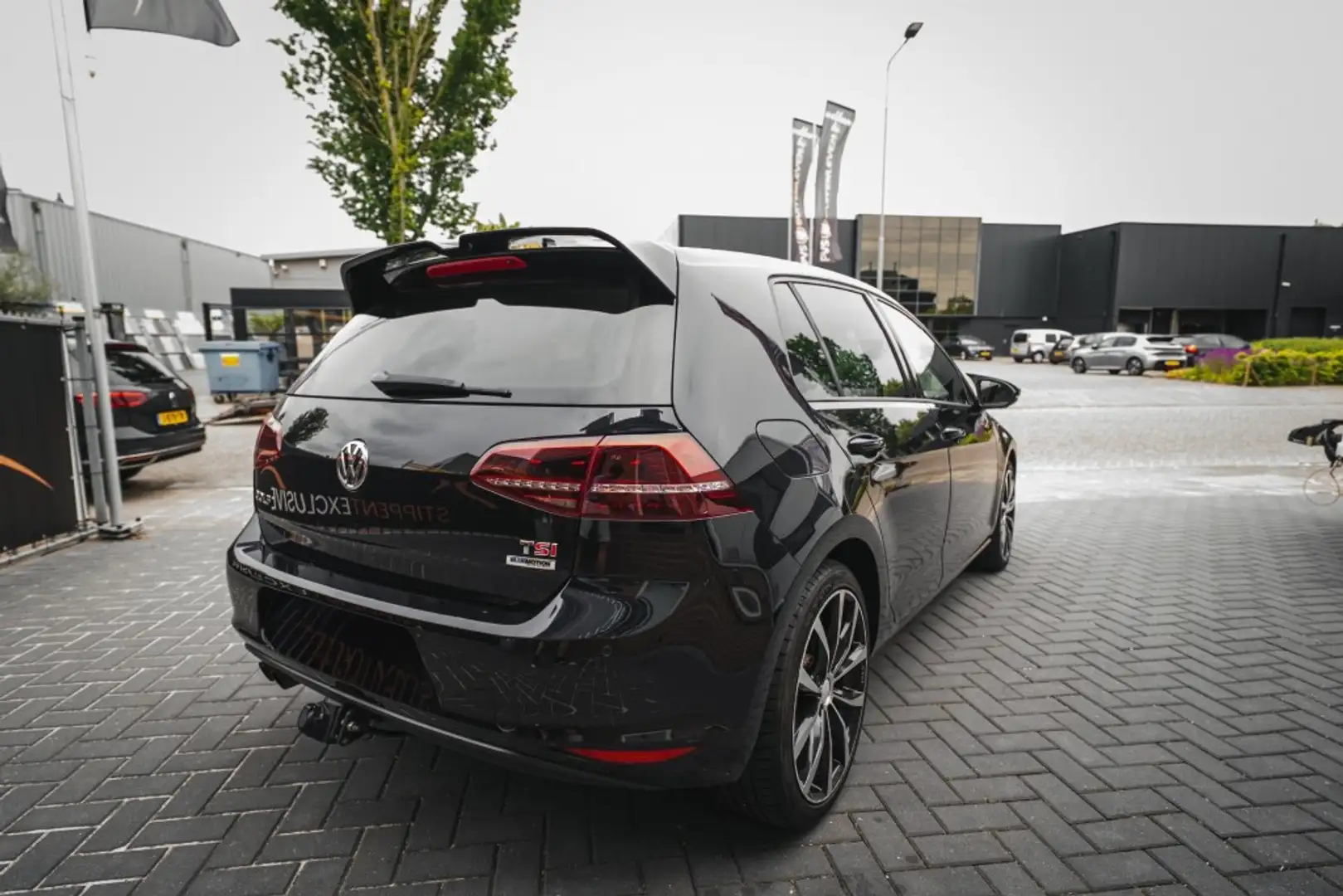 Volkswagen Golf 1.4 TSI R-Line Zwart - 2