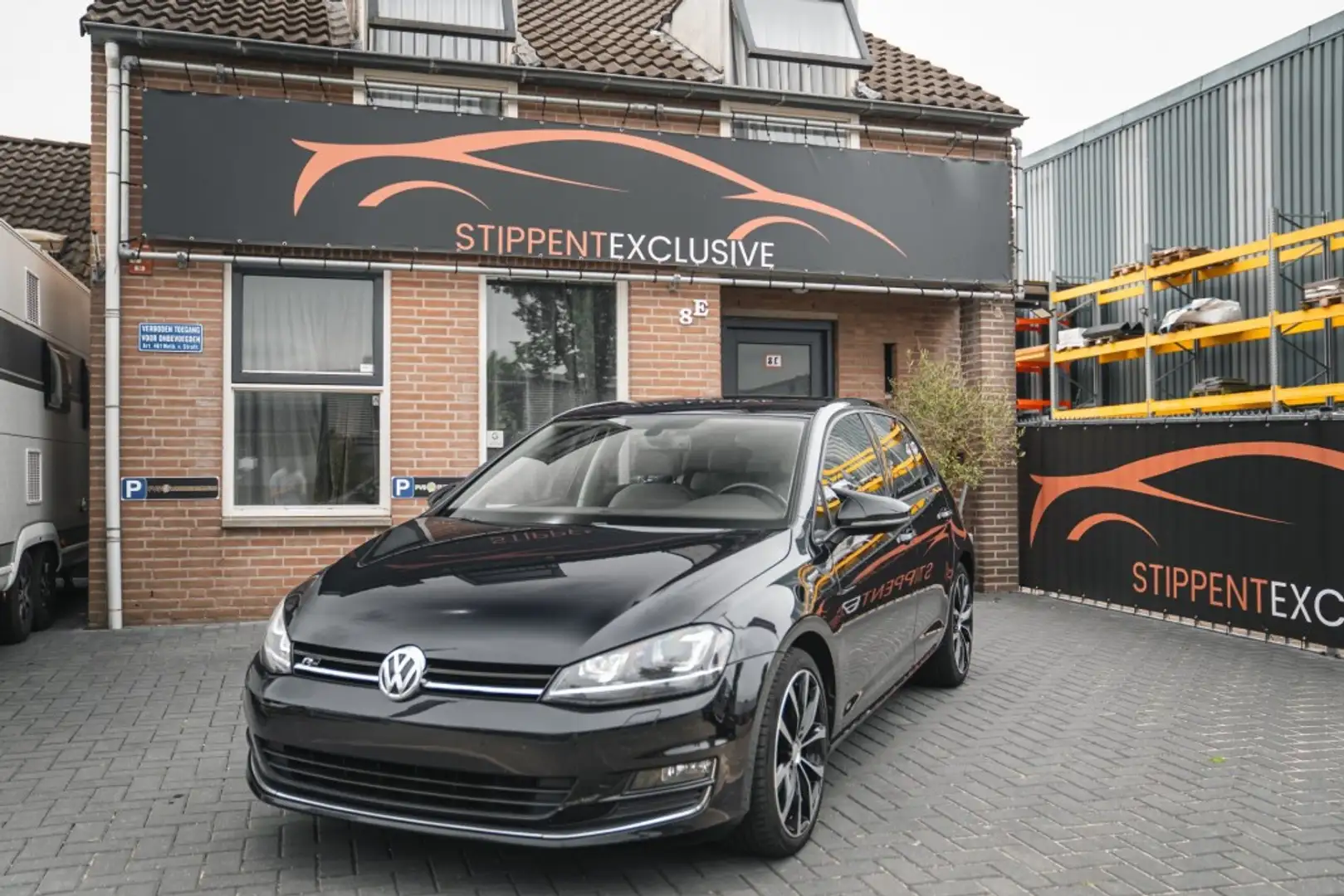 Volkswagen Golf 1.4 TSI R-Line Zwart - 1