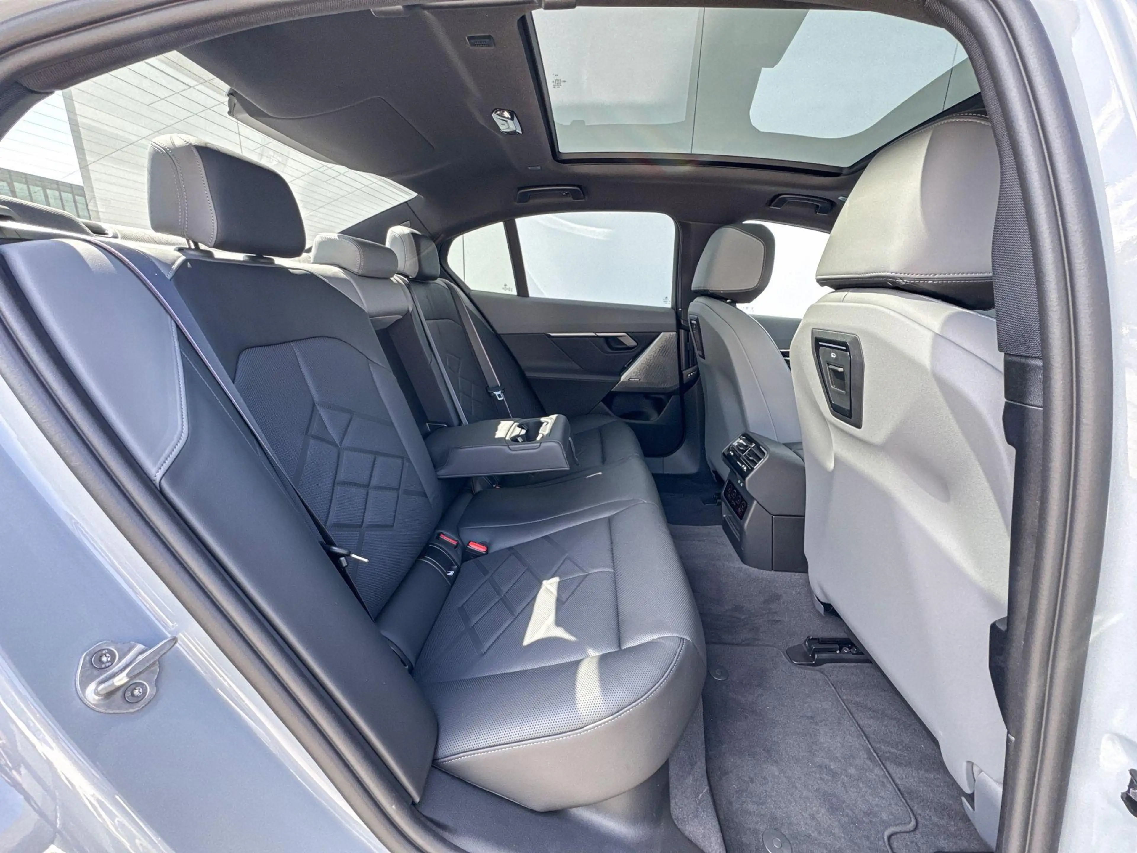 BMW i5 Sedan M60 xDrive M Sport Pro / Innovation Pack / T — photo 9