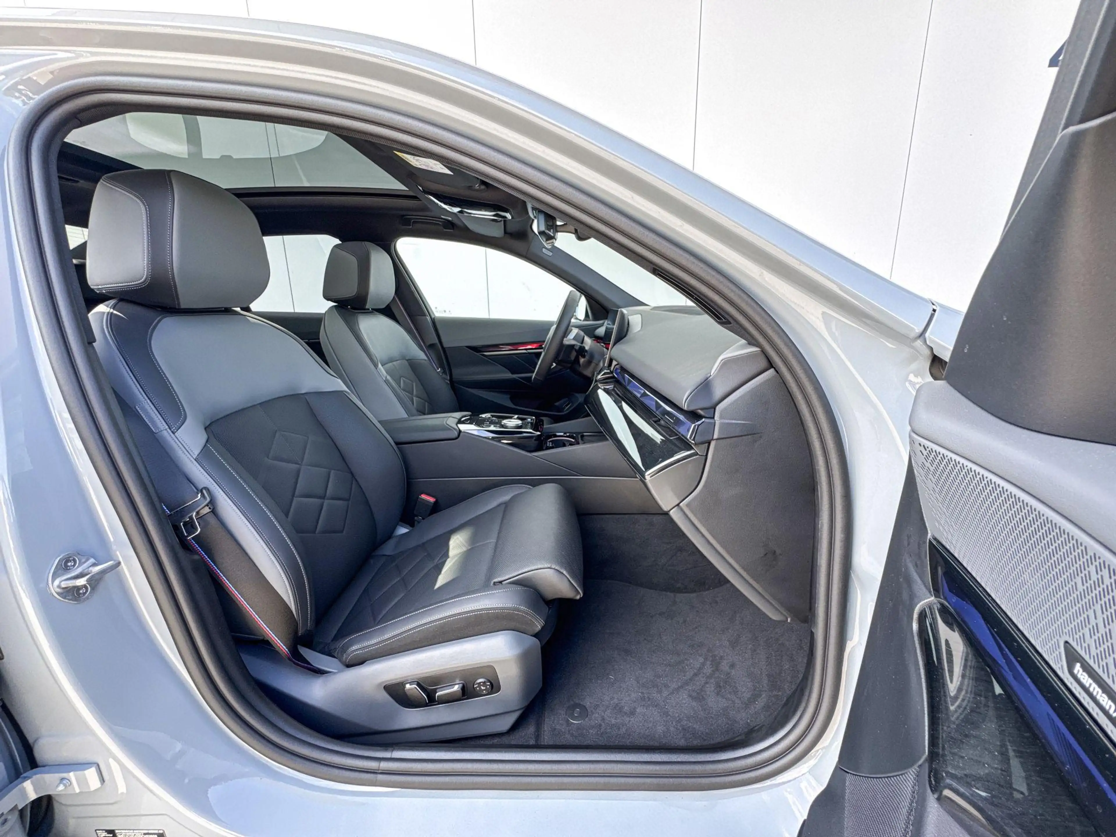 BMW i5 Sedan M60 xDrive M Sport Pro / Innovation Pack / T — photo 6