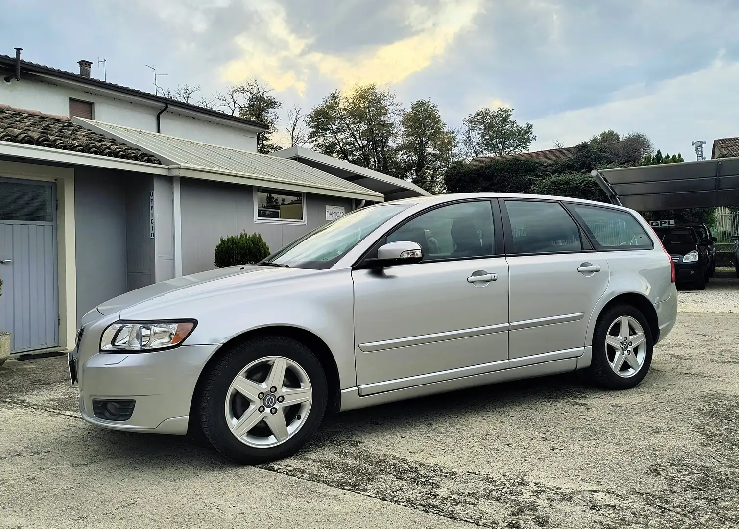 Volvo V50 2.0 Momentum Benzina 145cv Zilver - 1