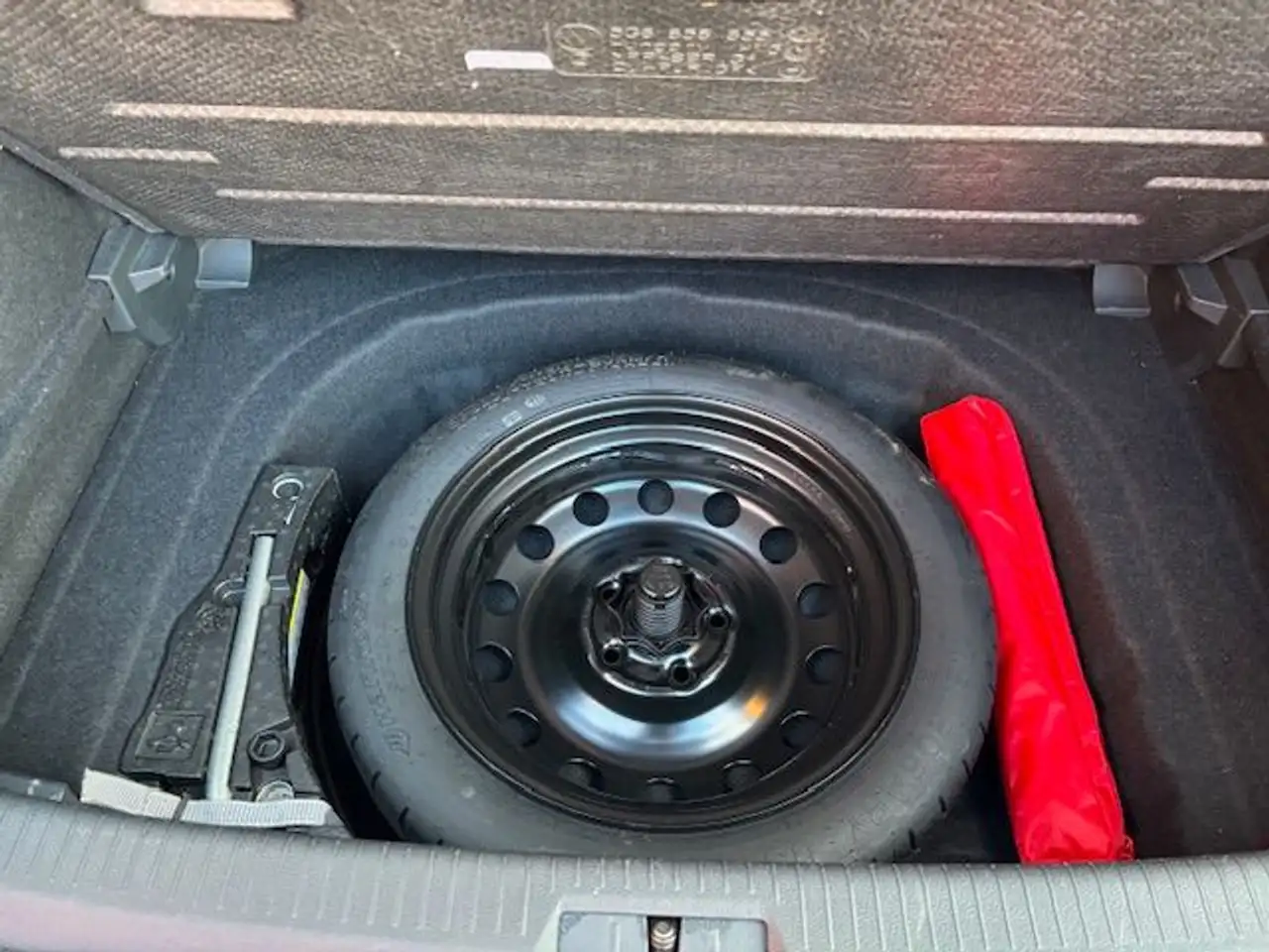 Volkswagen Golf Standard Model — photo 17
