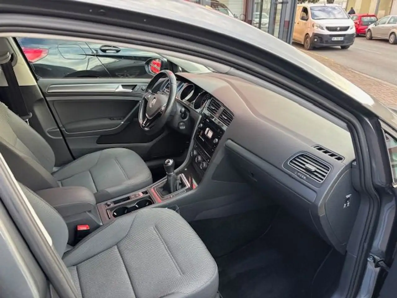 Volkswagen Golf Standard Model — photo 19