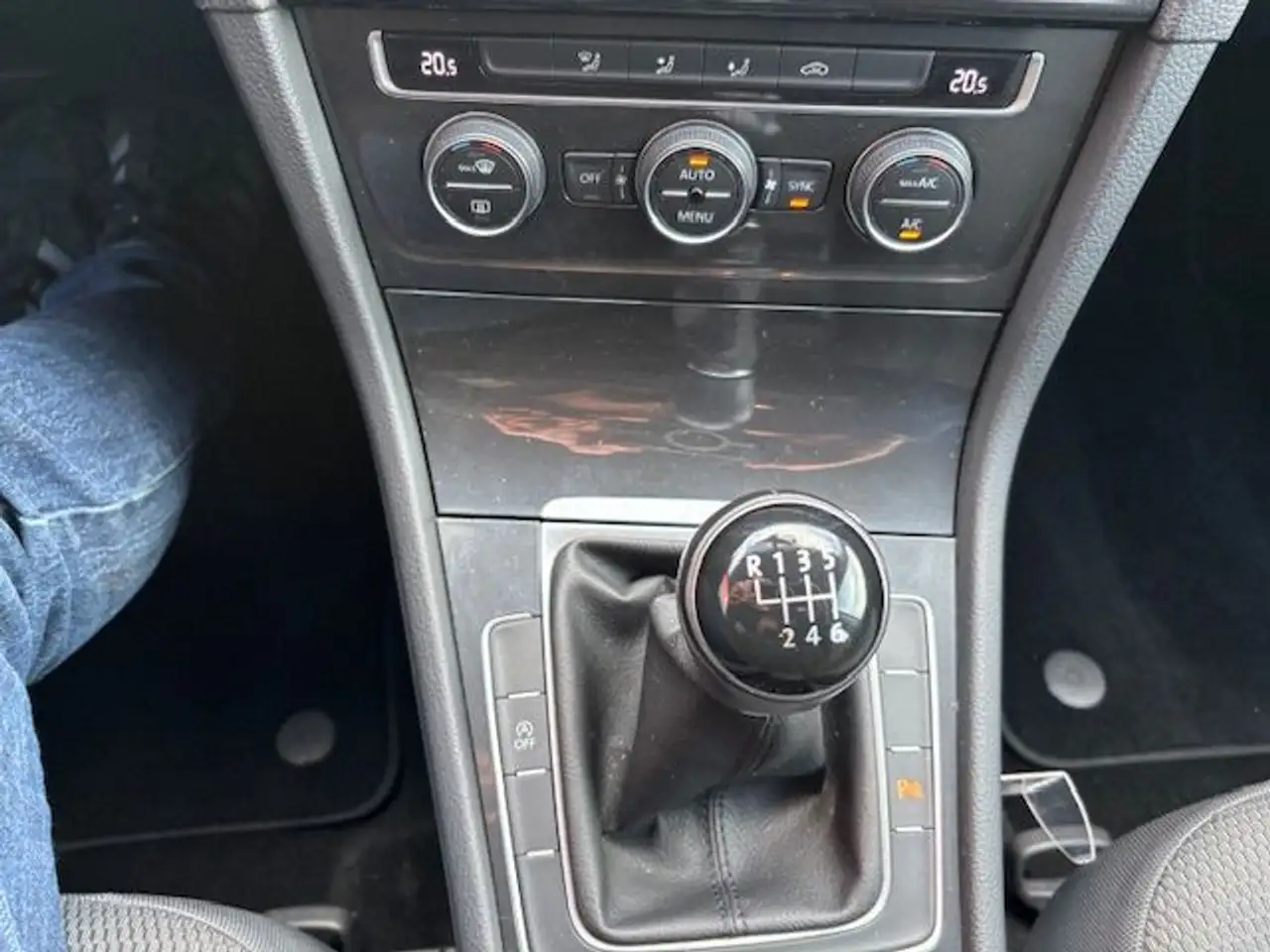 Volkswagen Golf Standard Model — photo 28