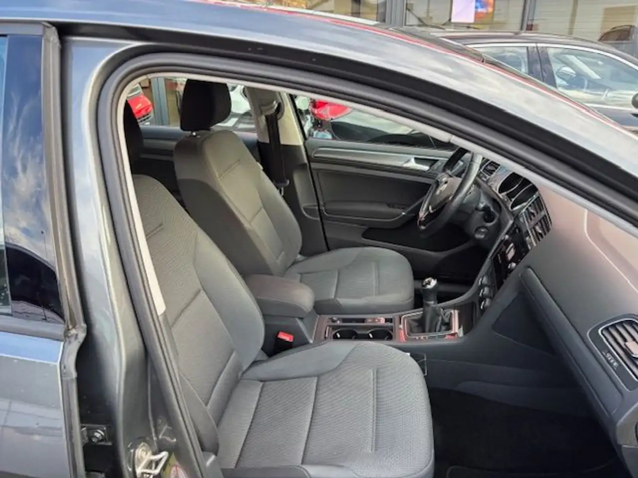 Volkswagen Golf Standard Model — photo 20