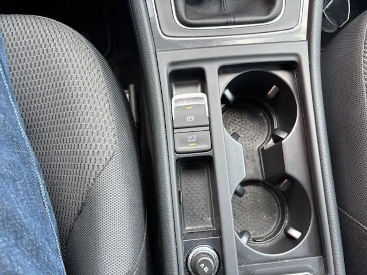 Volkswagen Golf Standard Model — photo 29