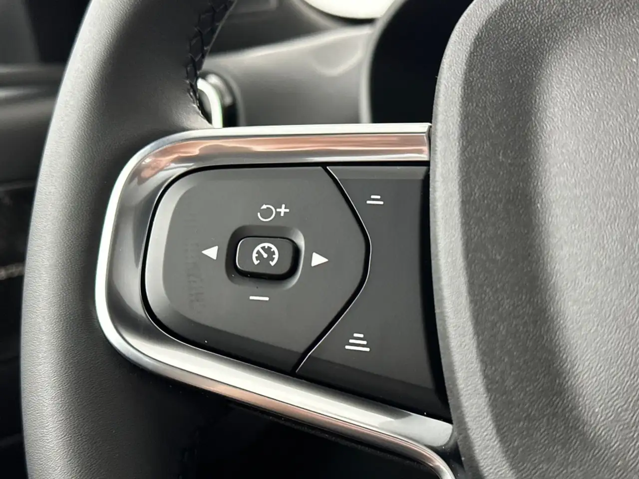 Volvo XC40 2026 — фото 24