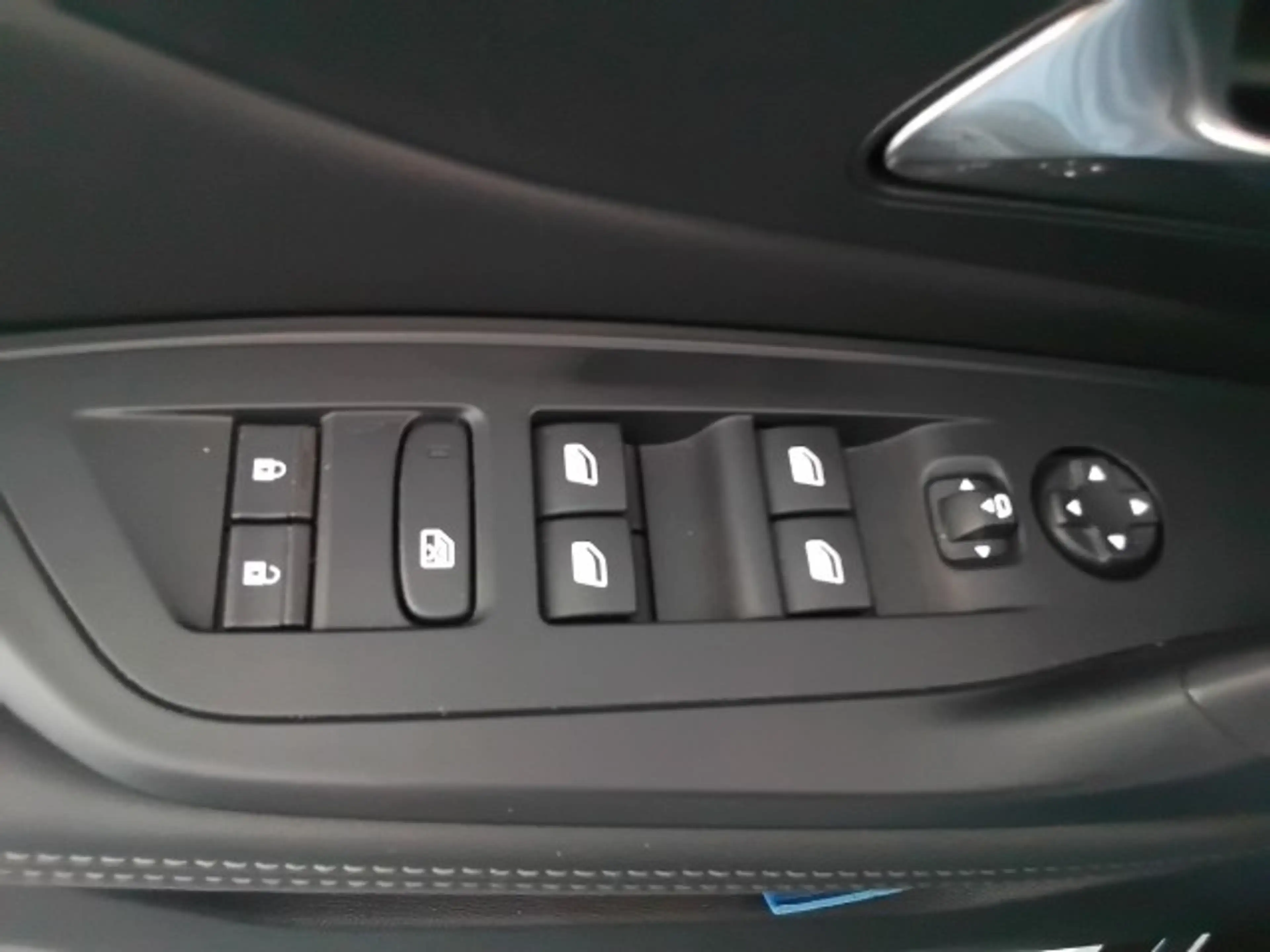 Peugeot 408 PureTech 130 EAT8 Allure Pack — photo 14