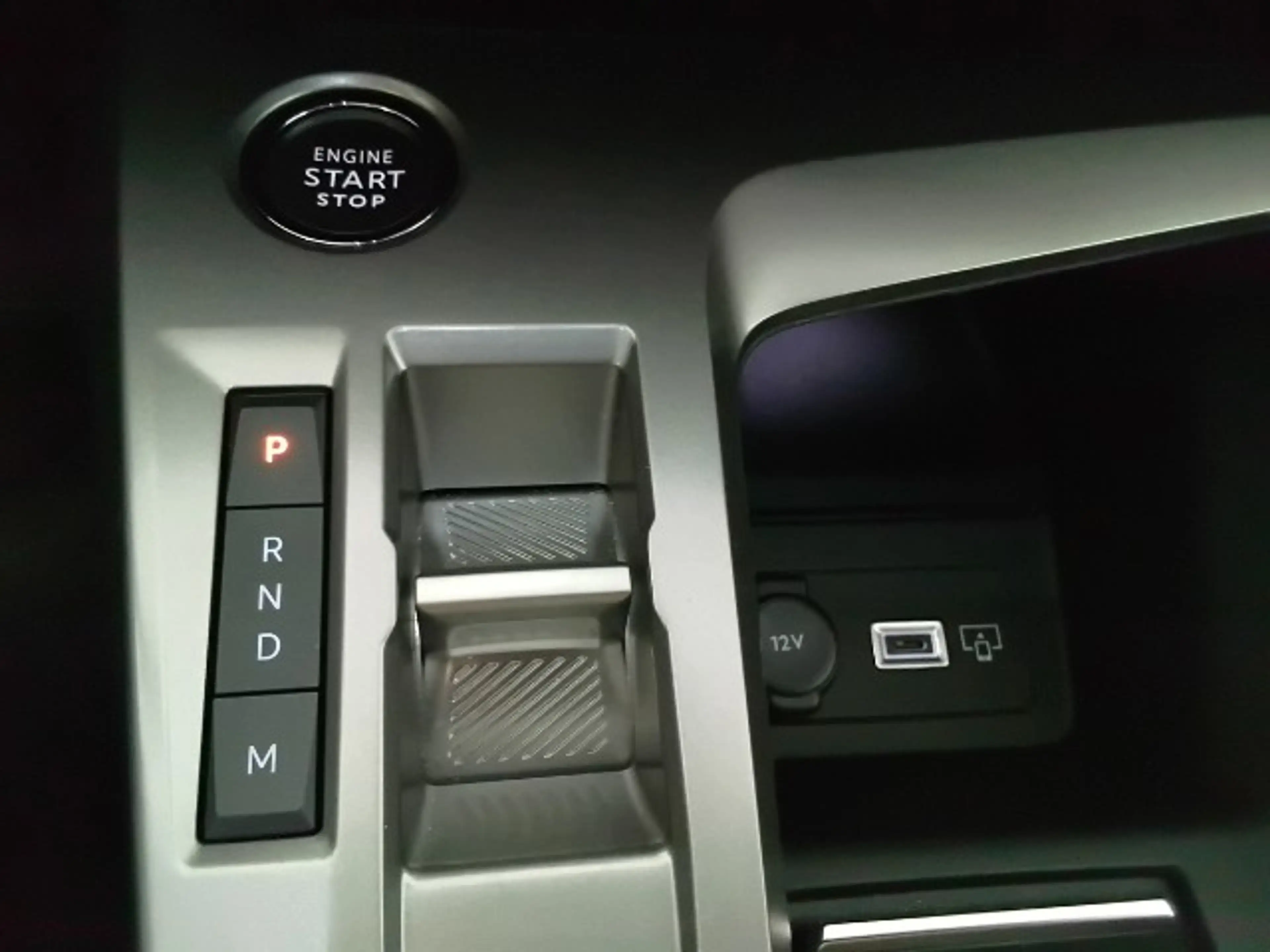 Peugeot 408 PureTech 130 EAT8 Allure Pack — photo 12