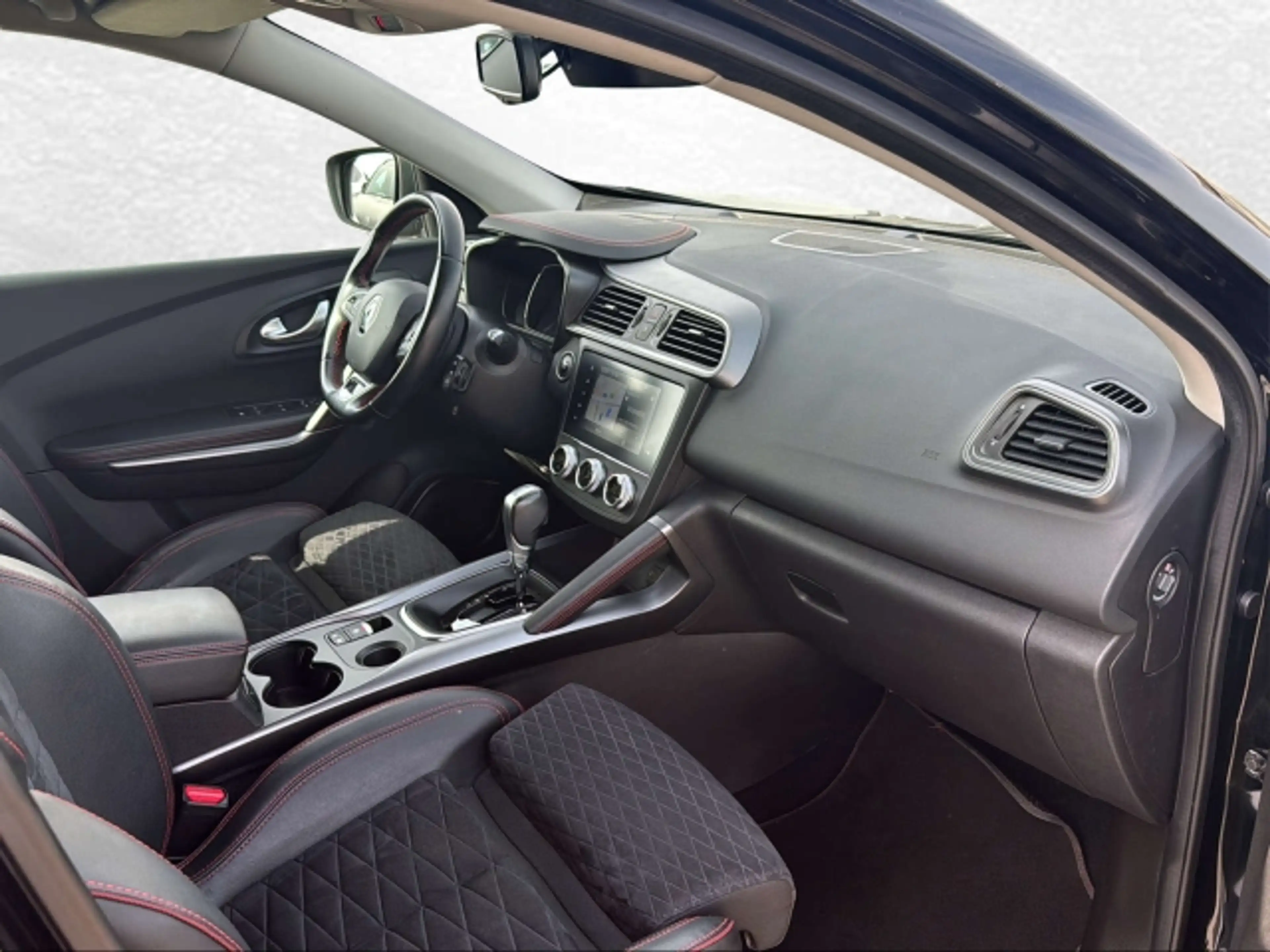 Renault Kadjar TCe 140 PF EDC Black Edition — photo 10