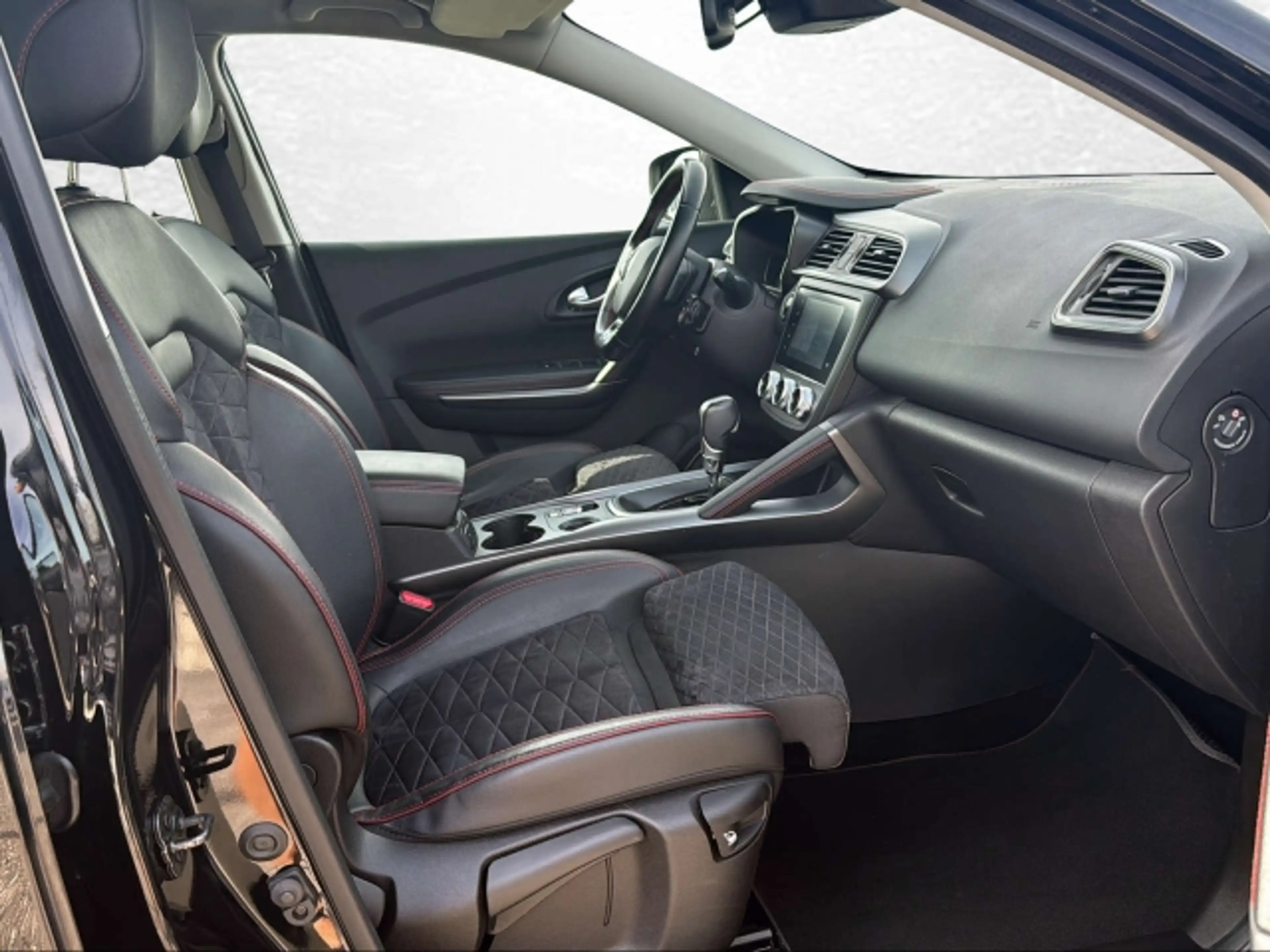 Renault Kadjar TCe 140 PF EDC Black Edition — photo 13